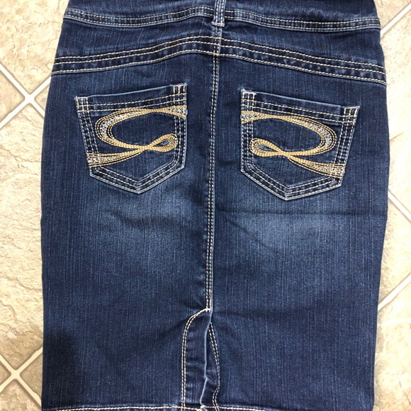 EUC Women’s Revolution by Ricki’s Denim Skirt - Picture 2 of 6